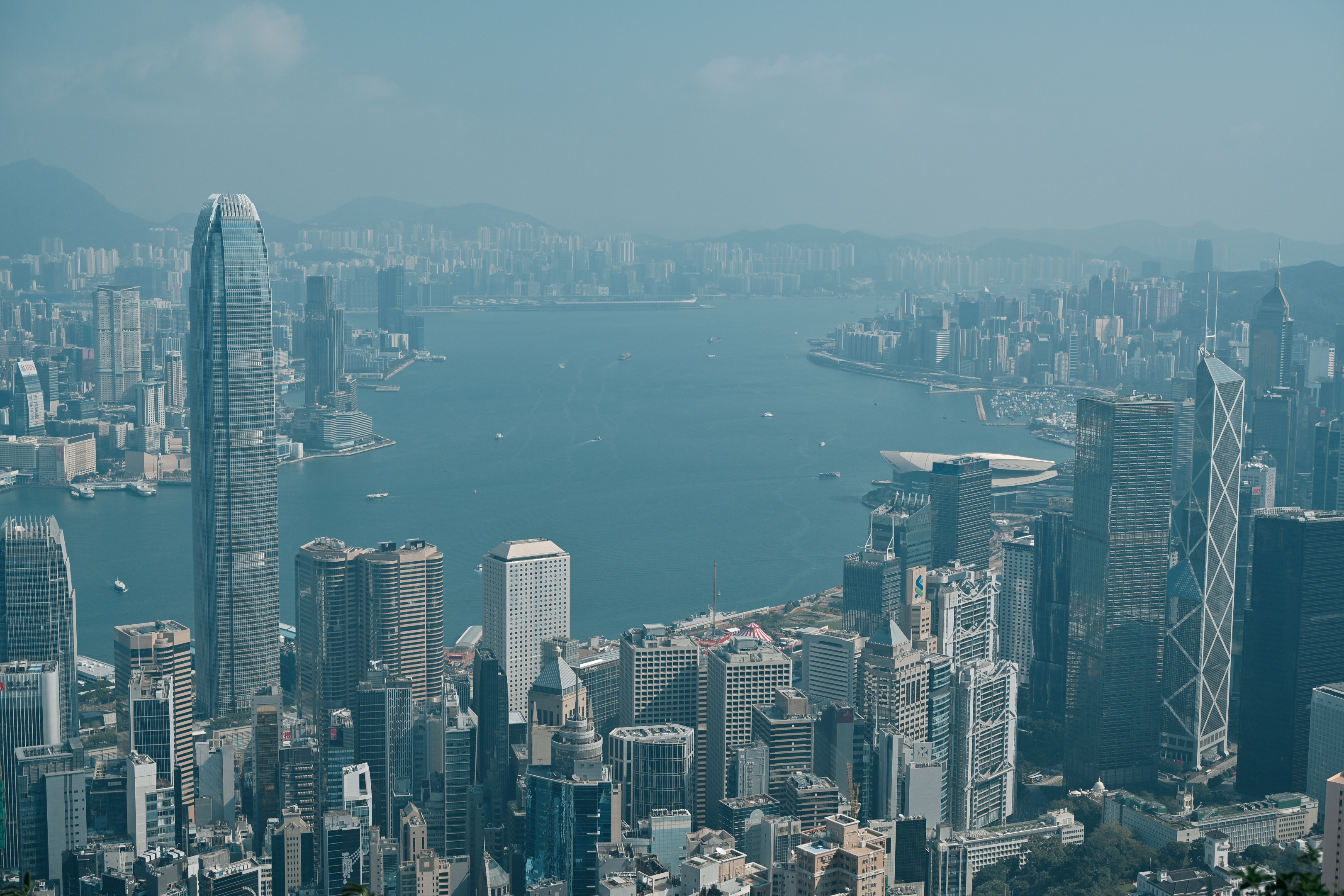 太平山上看到的港岛与九龙
